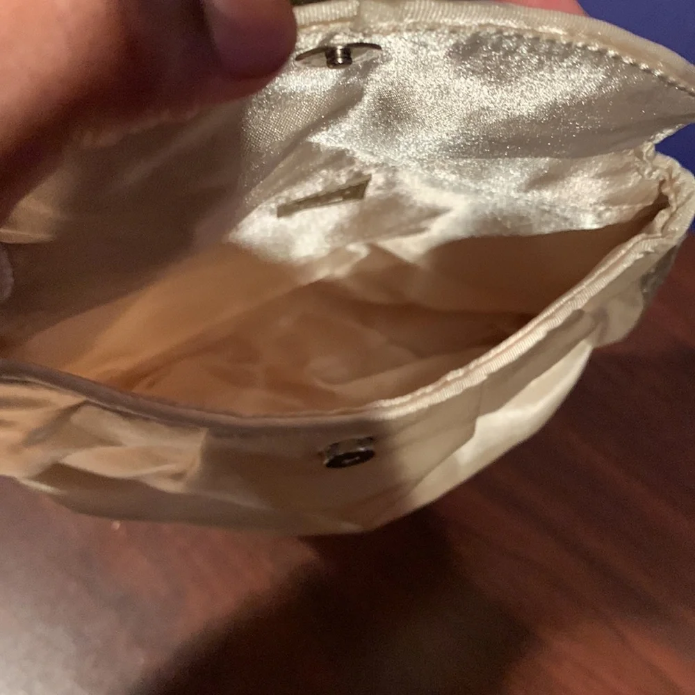 Purses - Picture 2 of 9